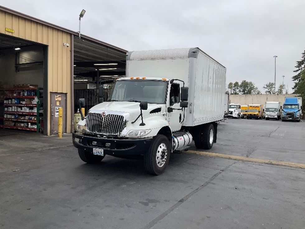 Medium Duty Box Truck-Light and Medium Duty Trucks-International-2020-MV607-Kent-WA-141,318\n\t\tmiles-$ 45,000 - Image 3