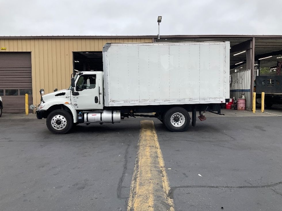Medium Duty Box Truck-Light and Medium Duty Trucks-International-2020-MV607-Kent-WA-141,318\n\t\tmiles-$ 45,000 - Image 4
