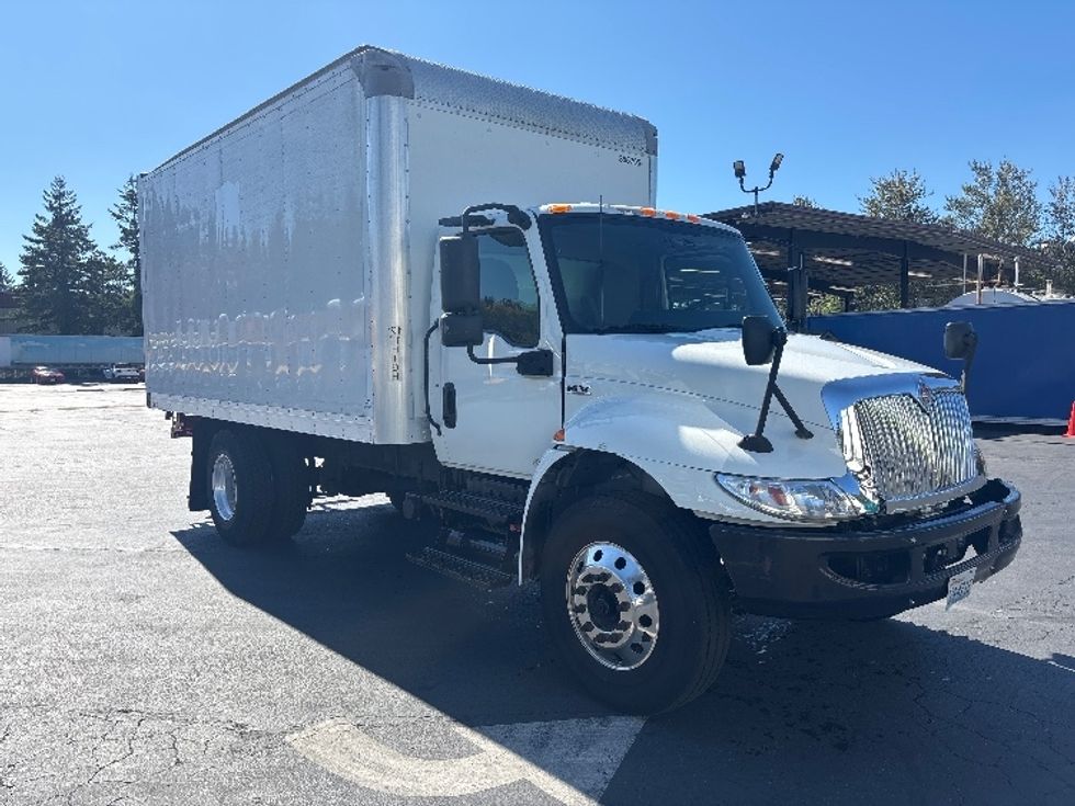 Medium Duty Box Truck-Light and Medium Duty Trucks-International-2020-MV607-Kent-WA-143,269\n\t\tmiles-$ 46,500 - Image 1
