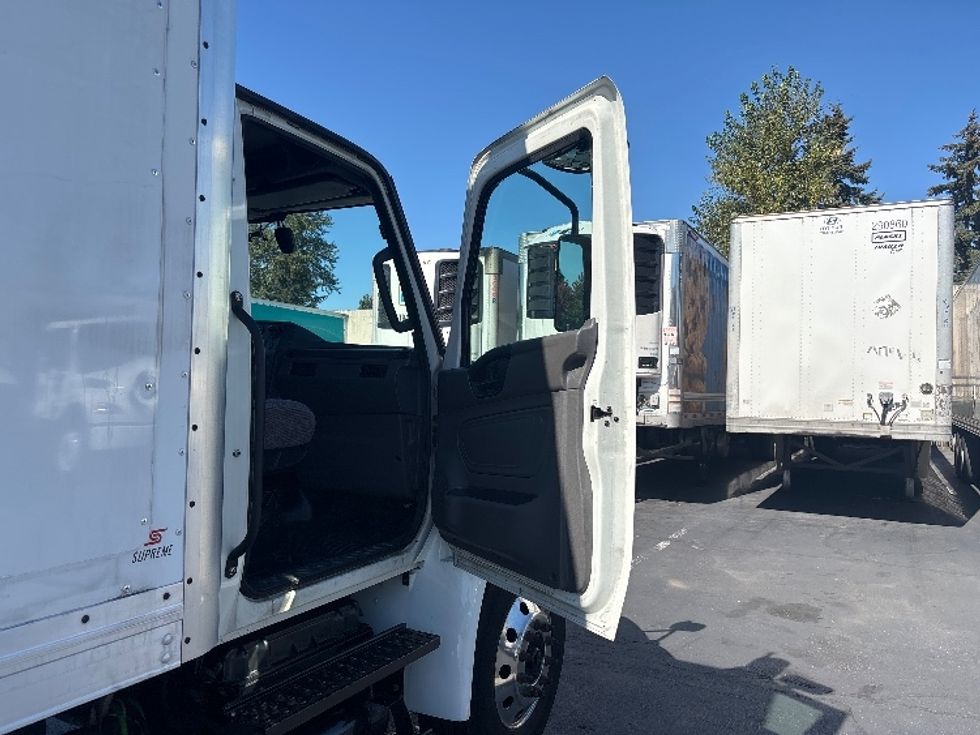 Medium Duty Box Truck-Light and Medium Duty Trucks-International-2020-MV607-Kent-WA-143,269\n\t\tmiles-$ 46,500 - Image 20
