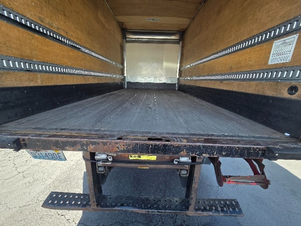 Medium Duty Box Truck-Light and Medium Duty Trucks-International-2020-MV607-Kent-WA-144,750\n\t\tmiles-$ 46,250 - Image 10