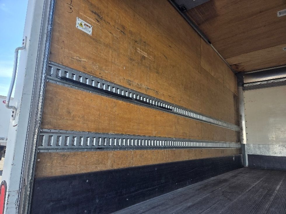 Medium Duty Box Truck-Light and Medium Duty Trucks-International-2020-MV607-Kent-WA-144,750\n\t\tmiles-$ 46,250 - Image 11