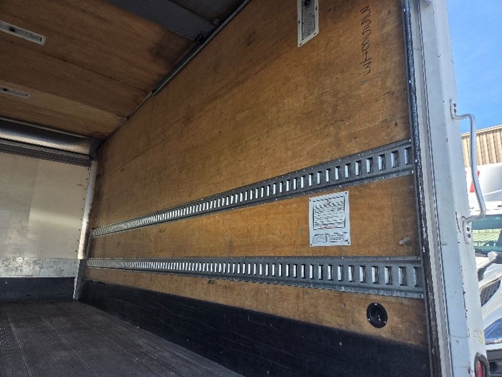 Medium Duty Box Truck-Light and Medium Duty Trucks-International-2020-MV607-Kent-WA-144,750\n\t\tmiles-$ 46,250 - Image 12