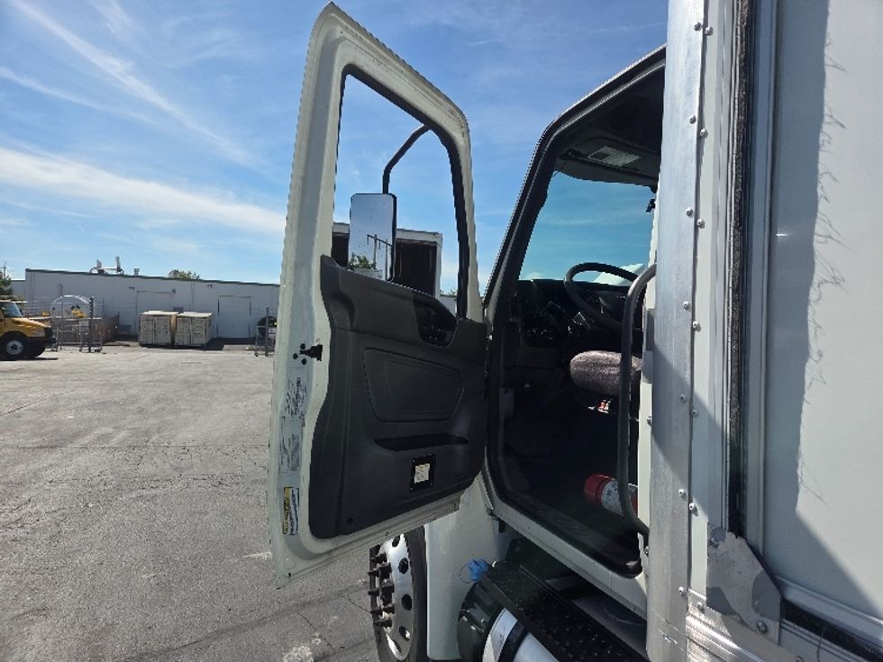 Medium Duty Box Truck-Light and Medium Duty Trucks-International-2020-MV607-Kent-WA-144,750\n\t\tmiles-$ 46,250 - Image 16