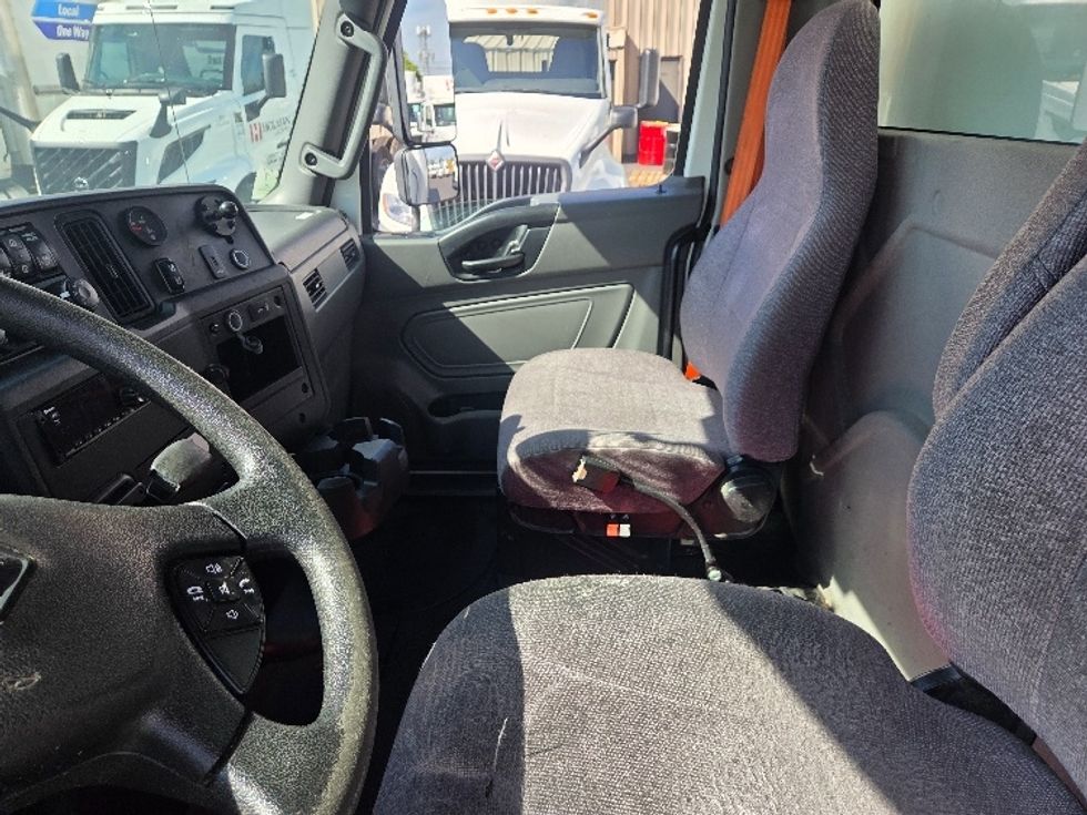 Medium Duty Box Truck-Light and Medium Duty Trucks-International-2020-MV607-Kent-WA-144,750\n\t\tmiles-$ 46,250 - Image 19