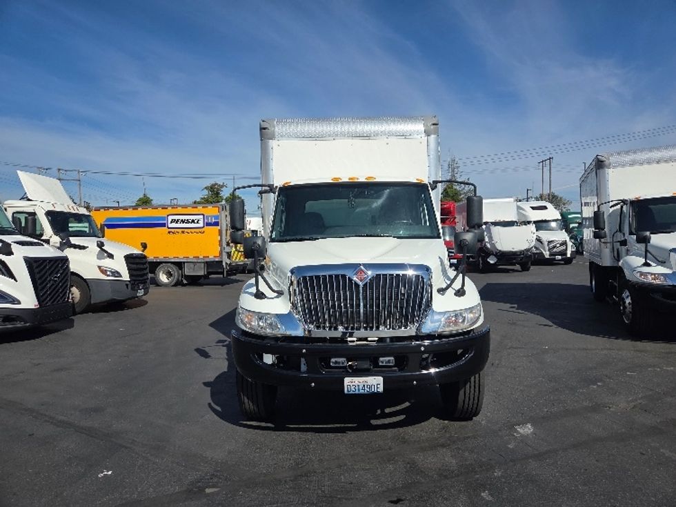 Medium Duty Box Truck-Light and Medium Duty Trucks-International-2020-MV607-Kent-WA-144,750\n\t\tmiles-$ 46,250 - Image 2