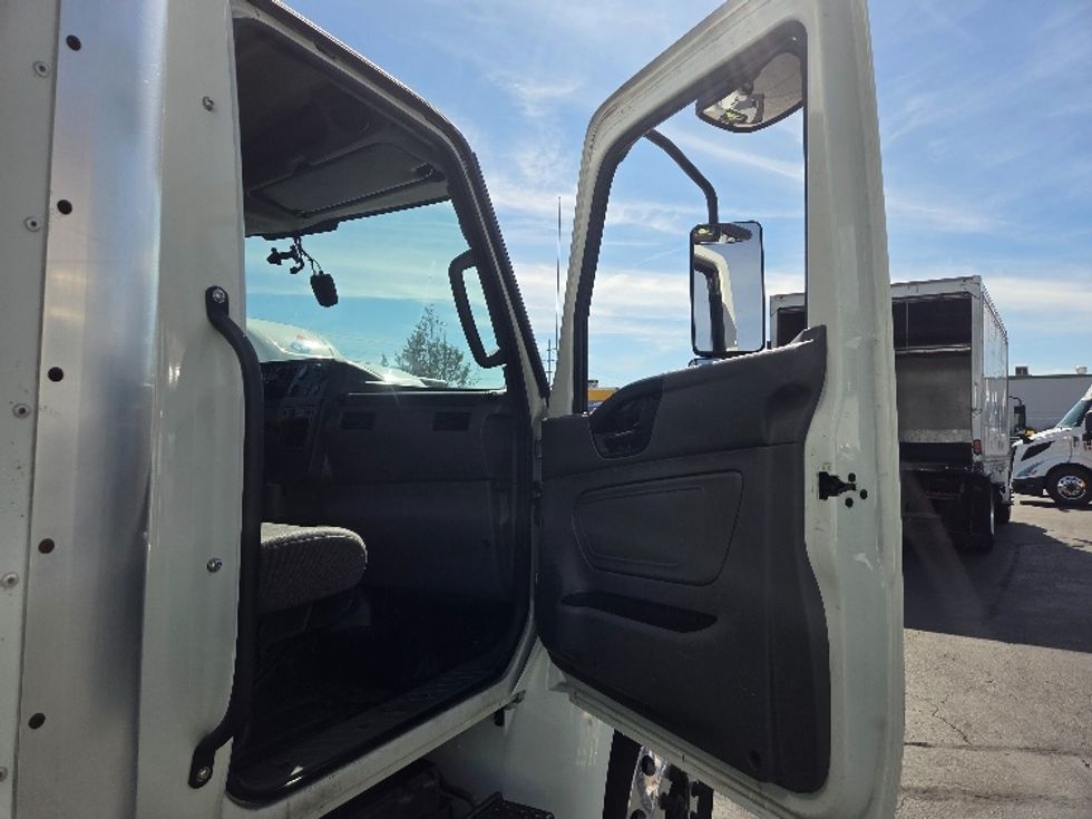 Medium Duty Box Truck-Light and Medium Duty Trucks-International-2020-MV607-Kent-WA-144,750\n\t\tmiles-$ 46,250 - Image 20
