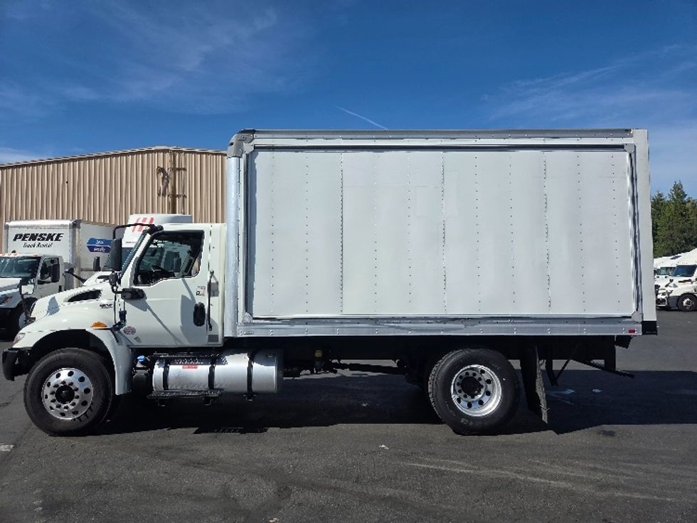 Medium Duty Box Truck-Light and Medium Duty Trucks-International-2020-MV607-Kent-WA-144,750\n\t\tmiles-$ 46,250 - Image 4