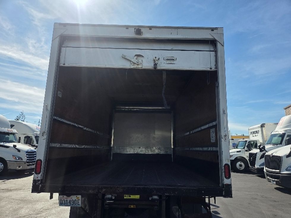 Medium Duty Box Truck-Light and Medium Duty Trucks-International-2020-MV607-Kent-WA-144,750\n\t\tmiles-$ 46,250 - Image 8