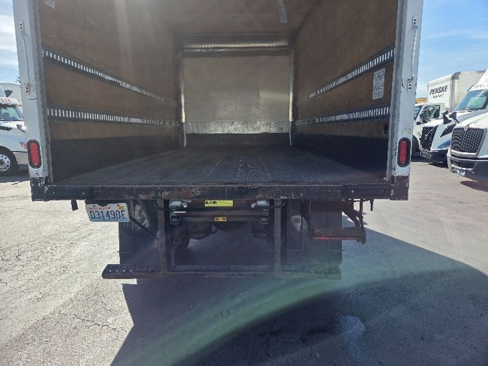 Medium Duty Box Truck-Light and Medium Duty Trucks-International-2020-MV607-Kent-WA-144,750\n\t\tmiles-$ 46,250 - Image 9