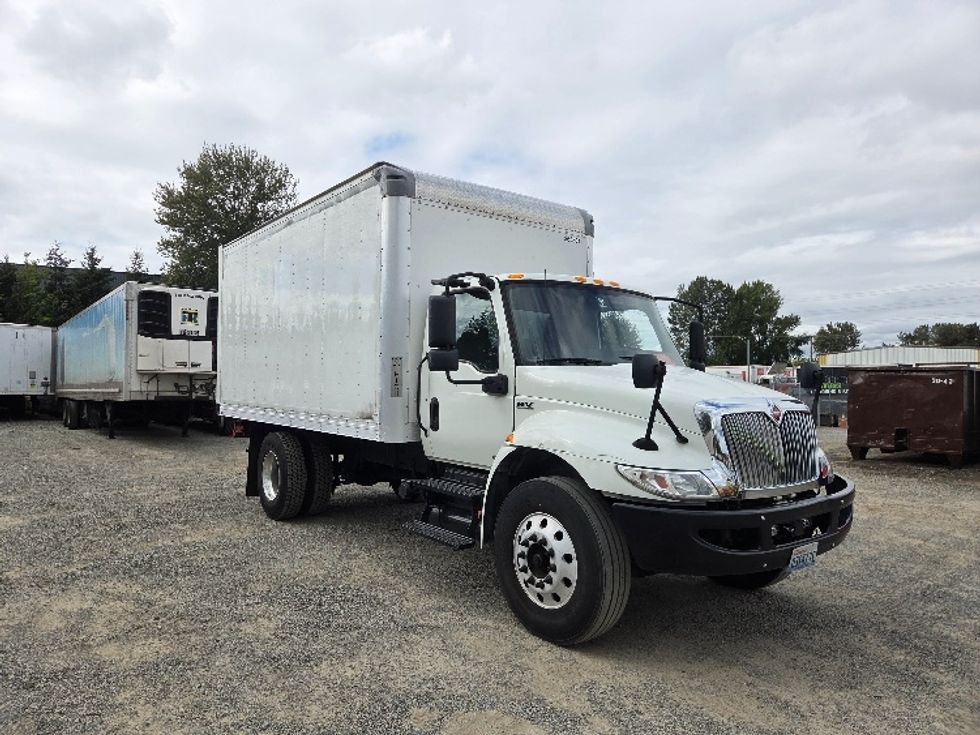 Medium Duty Box Truck-Light and Medium Duty Trucks-International-2020-MV607-Kent-WA-145,762\n\t\tmiles-$ 44,500 - Image 1