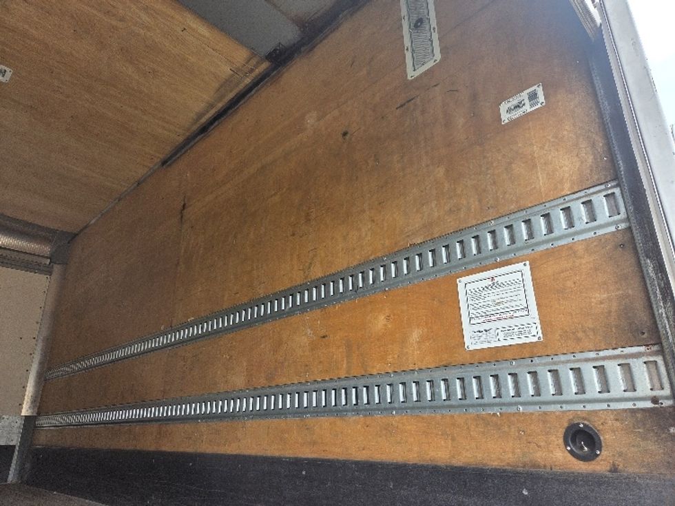Medium Duty Box Truck-Light and Medium Duty Trucks-International-2020-MV607-Kent-WA-145,762\n\t\tmiles-$ 44,500 - Image 12