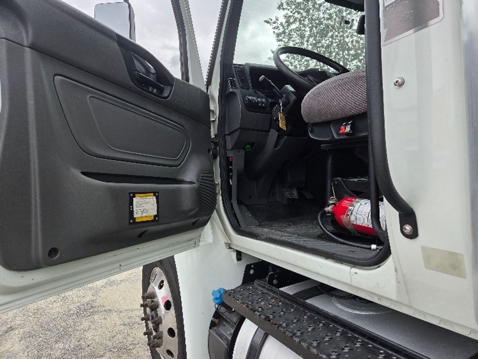 Medium Duty Box Truck-Light and Medium Duty Trucks-International-2020-MV607-Kent-WA-145,762\n\t\tmiles-$ 44,500 - Image 16