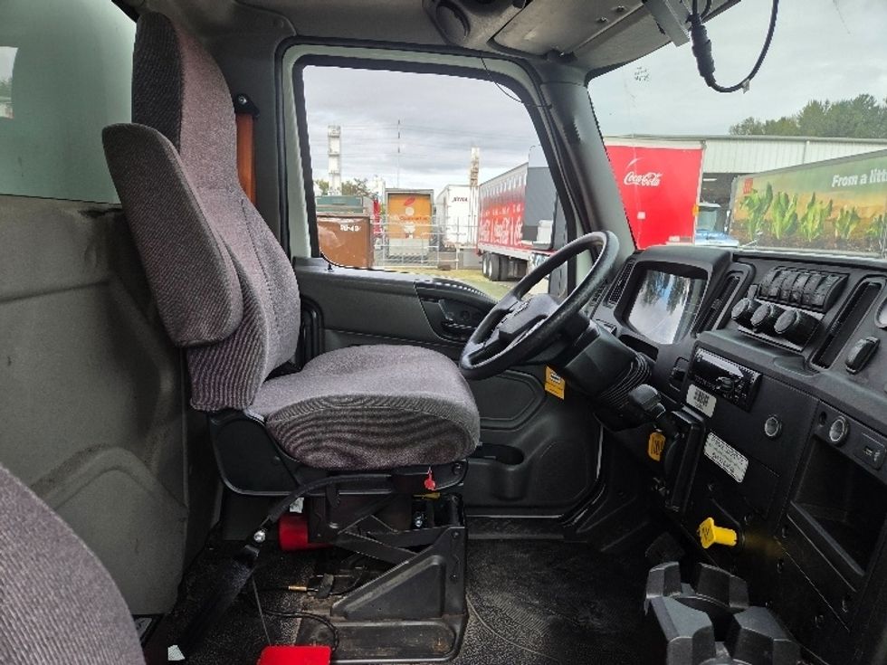 Medium Duty Box Truck-Light and Medium Duty Trucks-International-2020-MV607-Kent-WA-145,762\n\t\tmiles-$ 44,500 - Image 21