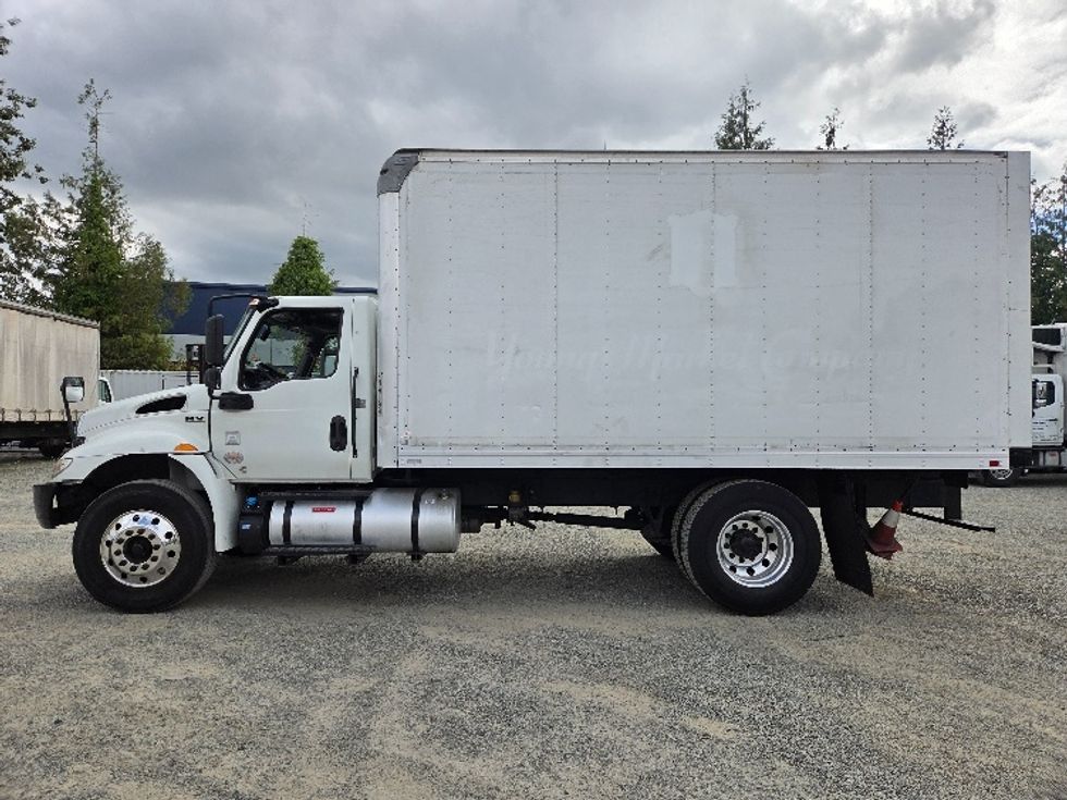 Medium Duty Box Truck-Light and Medium Duty Trucks-International-2020-MV607-Kent-WA-145,762\n\t\tmiles-$ 44,500 - Image 4