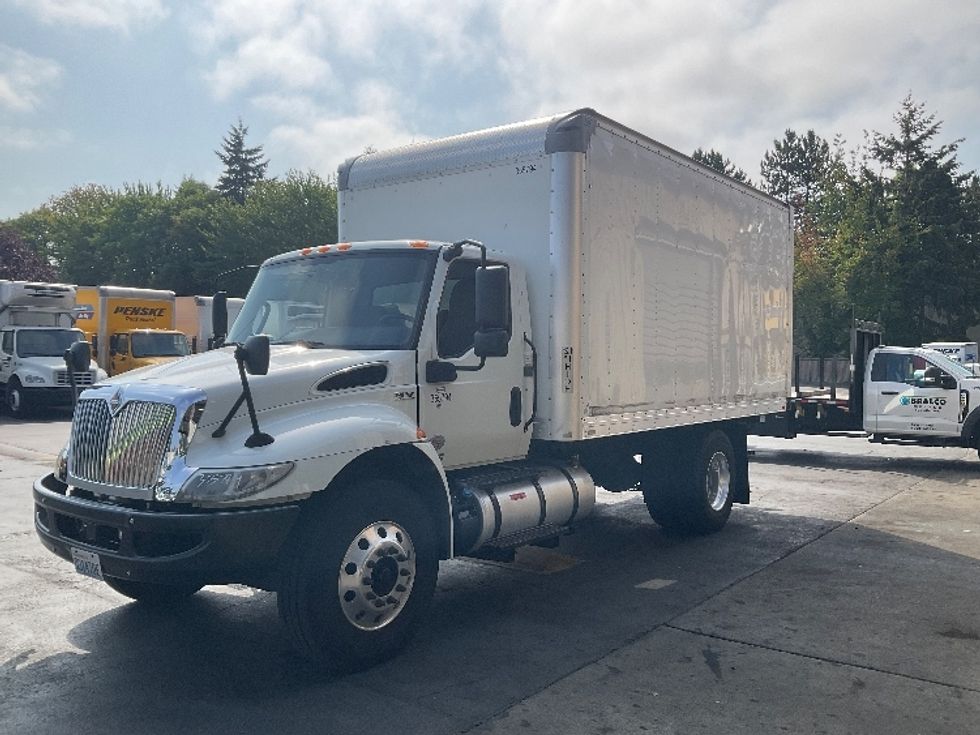 Medium Duty Box Truck-Light and Medium Duty Trucks-International-2020-MV607-Kent-WA-147,683\n\t\tmiles-$ 46,500 - Image 1