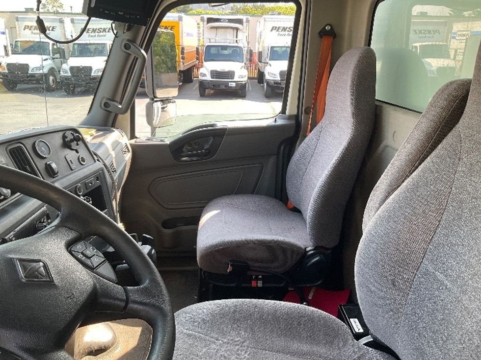 Medium Duty Box Truck-Light and Medium Duty Trucks-International-2020-MV607-Kent-WA-147,683\n\t\tmiles-$ 46,500 - Image 19