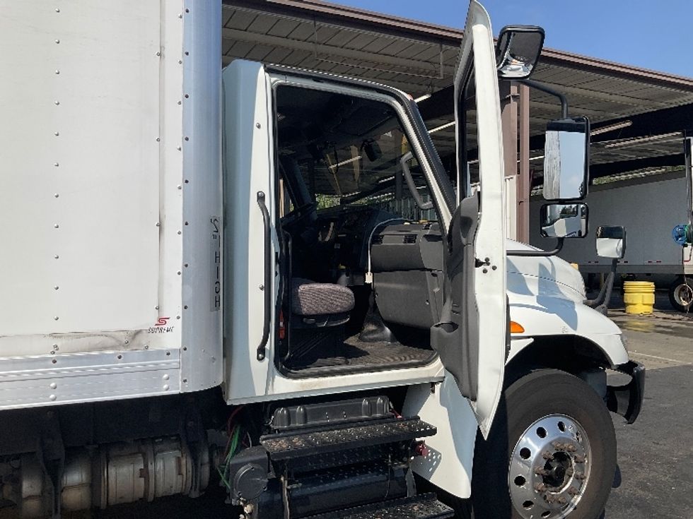 Medium Duty Box Truck-Light and Medium Duty Trucks-International-2020-MV607-Kent-WA-147,683\n\t\tmiles-$ 46,500 - Image 20