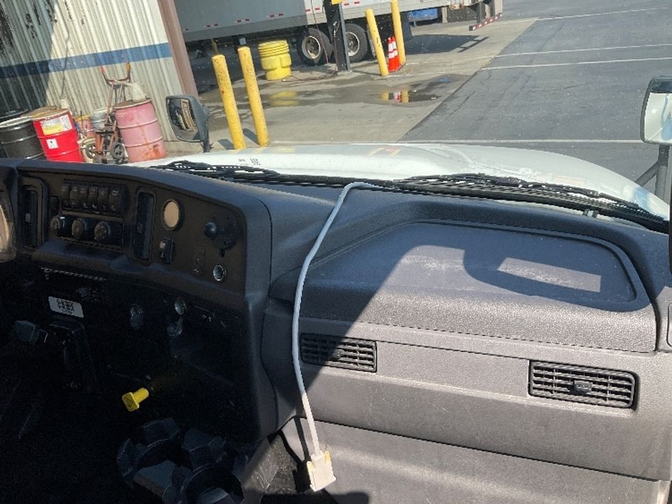 Medium Duty Box Truck-Light and Medium Duty Trucks-International-2020-MV607-Kent-WA-147,683\n\t\tmiles-$ 46,500 - Image 21