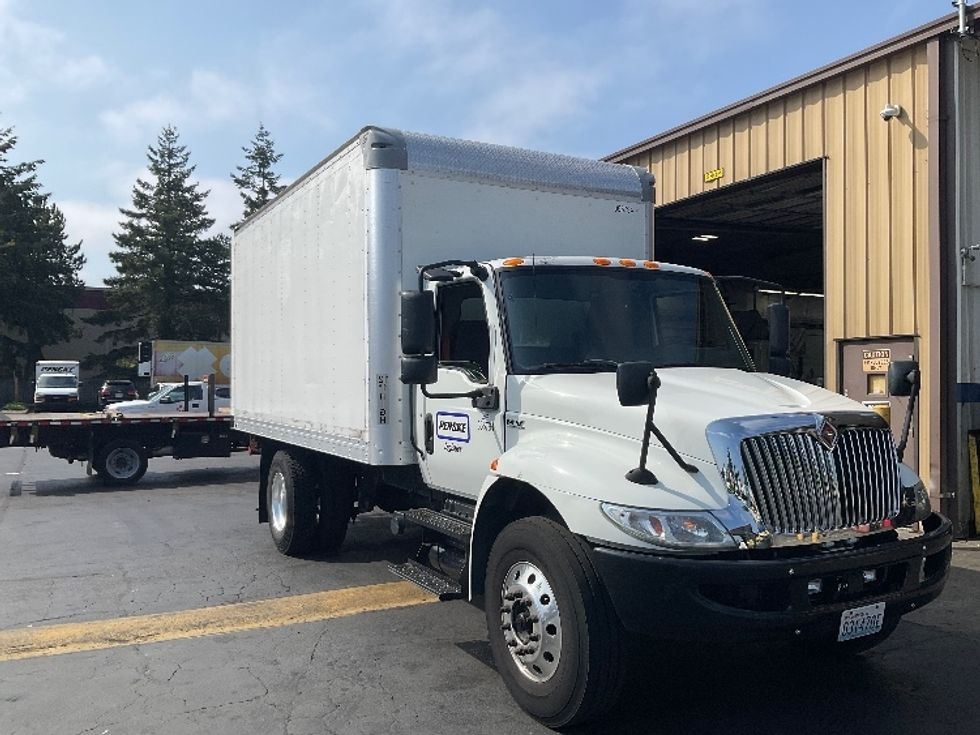 Medium Duty Box Truck-Light and Medium Duty Trucks-International-2020-MV607-Kent-WA-147,683\n\t\tmiles-$ 46,500 - Image 3