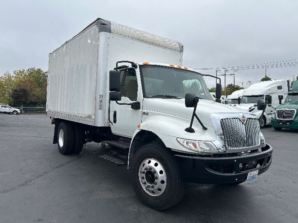 Medium Duty Box Truck-Light and Medium Duty Trucks-International-2020-MV607-Kent-WA-151,919\n\t\tmiles-$ 40,500 - Image 1