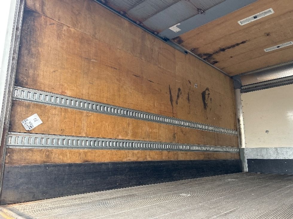 Medium Duty Box Truck-Light and Medium Duty Trucks-International-2020-MV607-Kent-WA-151,919\n\t\tmiles-$ 40,500 - Image 11