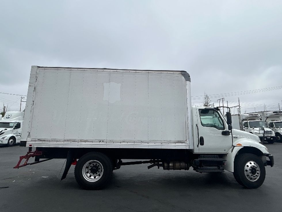 Medium Duty Box Truck-Light and Medium Duty Trucks-International-2020-MV607-Kent-WA-151,919\n\t\tmiles-$ 40,500 - Image 15