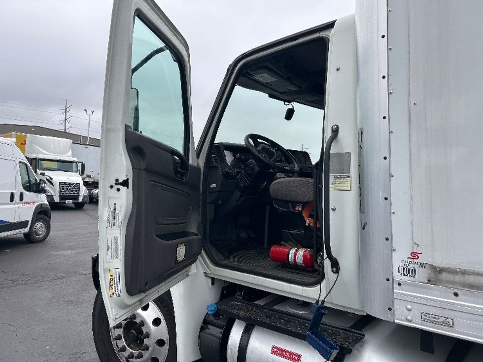 Medium Duty Box Truck-Light and Medium Duty Trucks-International-2020-MV607-Kent-WA-151,919\n\t\tmiles-$ 40,500 - Image 16