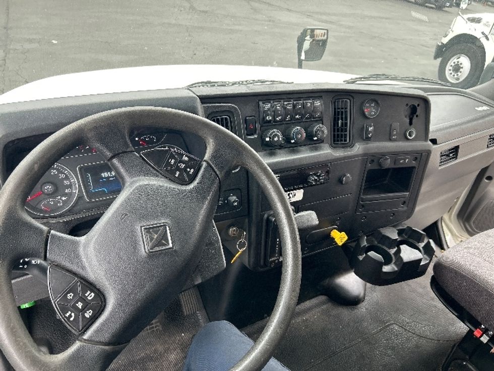 Medium Duty Box Truck-Light and Medium Duty Trucks-International-2020-MV607-Kent-WA-151,919\n\t\tmiles-$ 40,500 - Image 17
