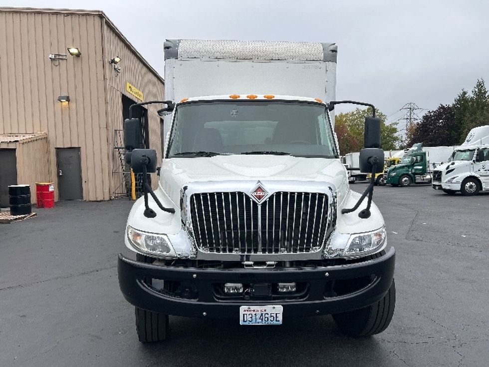 Medium Duty Box Truck-Light and Medium Duty Trucks-International-2020-MV607-Kent-WA-151,919\n\t\tmiles-$ 40,500 - Image 2