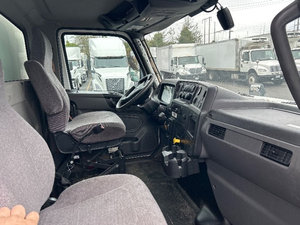 Medium Duty Box Truck-Light and Medium Duty Trucks-International-2020-MV607-Kent-WA-151,919\n\t\tmiles-$ 40,500 - Image 22