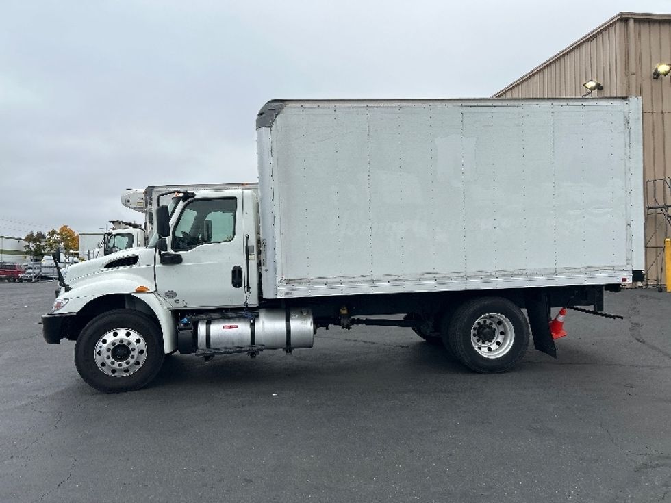 Medium Duty Box Truck-Light and Medium Duty Trucks-International-2020-MV607-Kent-WA-151,919\n\t\tmiles-$ 40,500 - Image 4