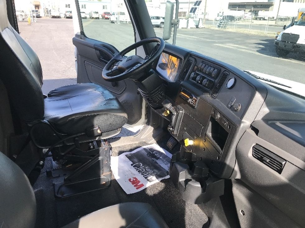 Medium Duty Box Truck-Light and Medium Duty Trucks-International-2020-MV607-Kent-WA-164,193\n\t\tmiles-$ 45,750 - Image 22