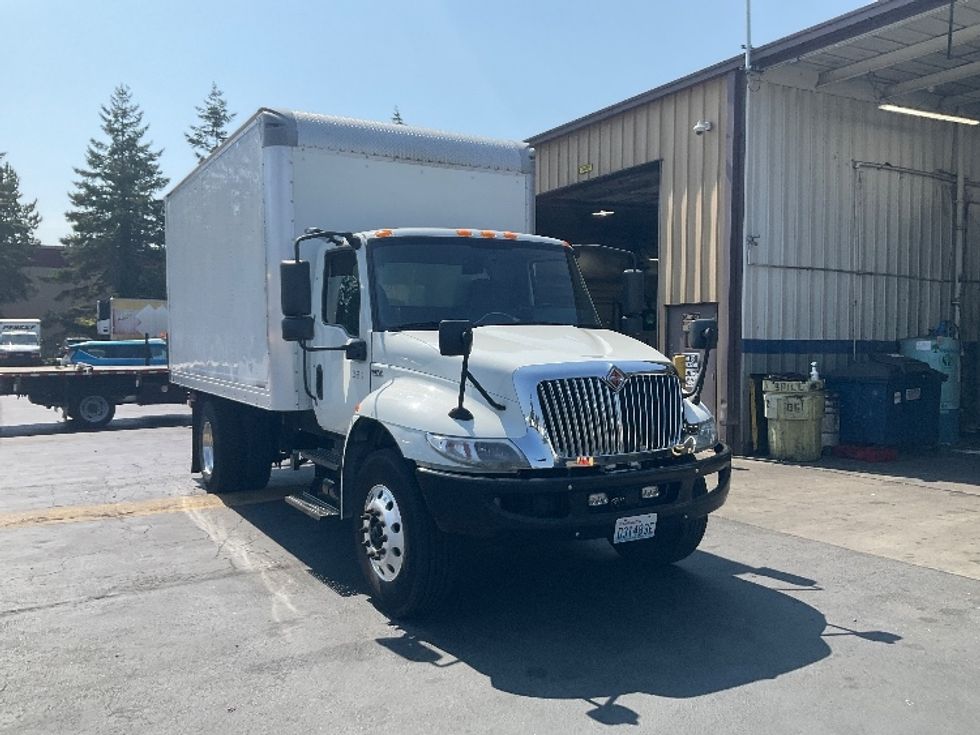 Medium Duty Box Truck-Light and Medium Duty Trucks-International-2020-MV607-Kent-WA-179,237\n\t\tmiles-$ 39,750 - Image 1