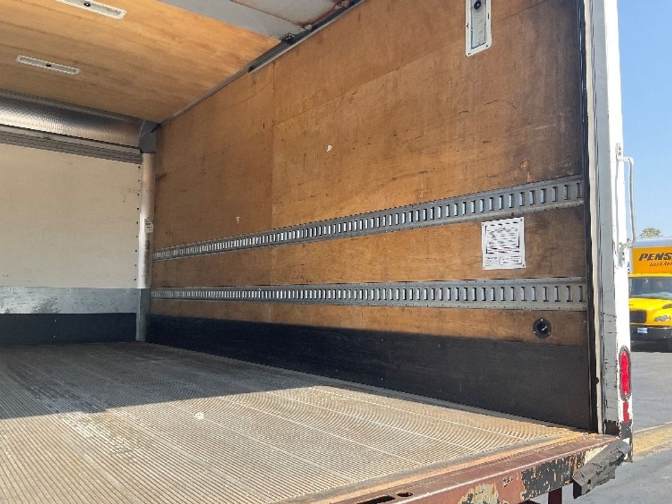 Medium Duty Box Truck-Light and Medium Duty Trucks-International-2020-MV607-Kent-WA-179,237\n\t\tmiles-$ 39,750 - Image 12