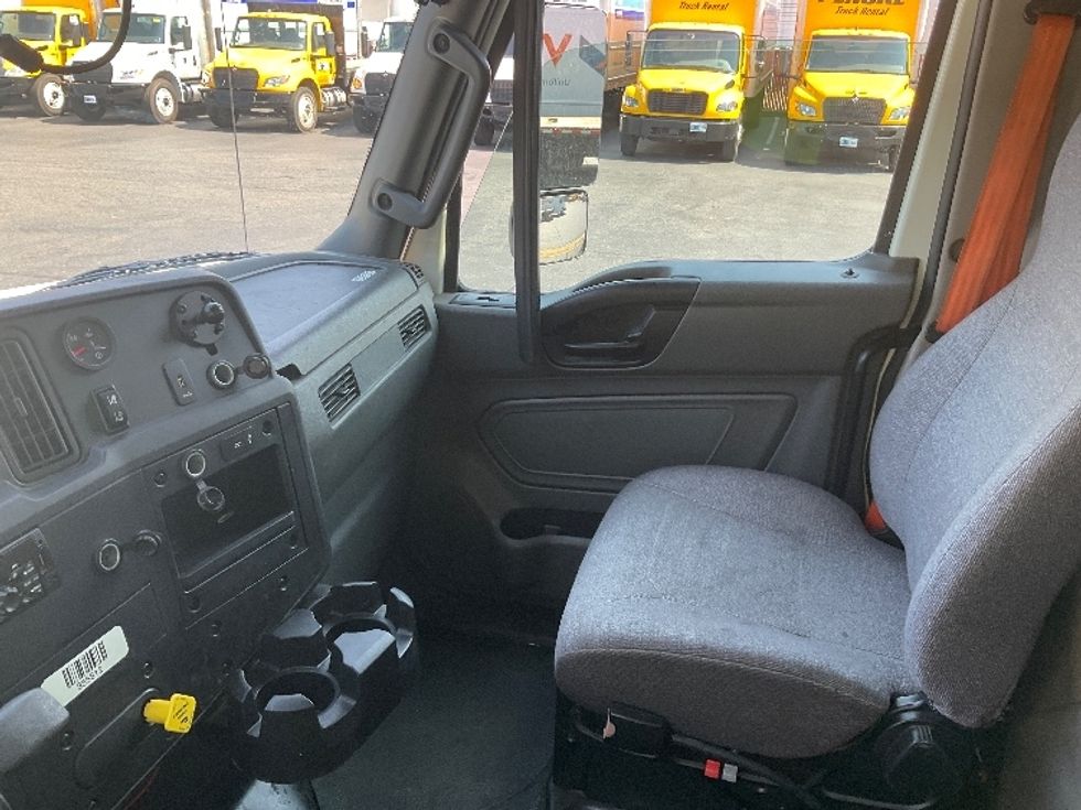 Medium Duty Box Truck-Light and Medium Duty Trucks-International-2020-MV607-Kent-WA-179,237\n\t\tmiles-$ 39,750 - Image 18