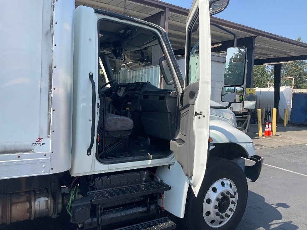 Medium Duty Box Truck-Light and Medium Duty Trucks-International-2020-MV607-Kent-WA-179,237\n\t\tmiles-$ 39,750 - Image 19