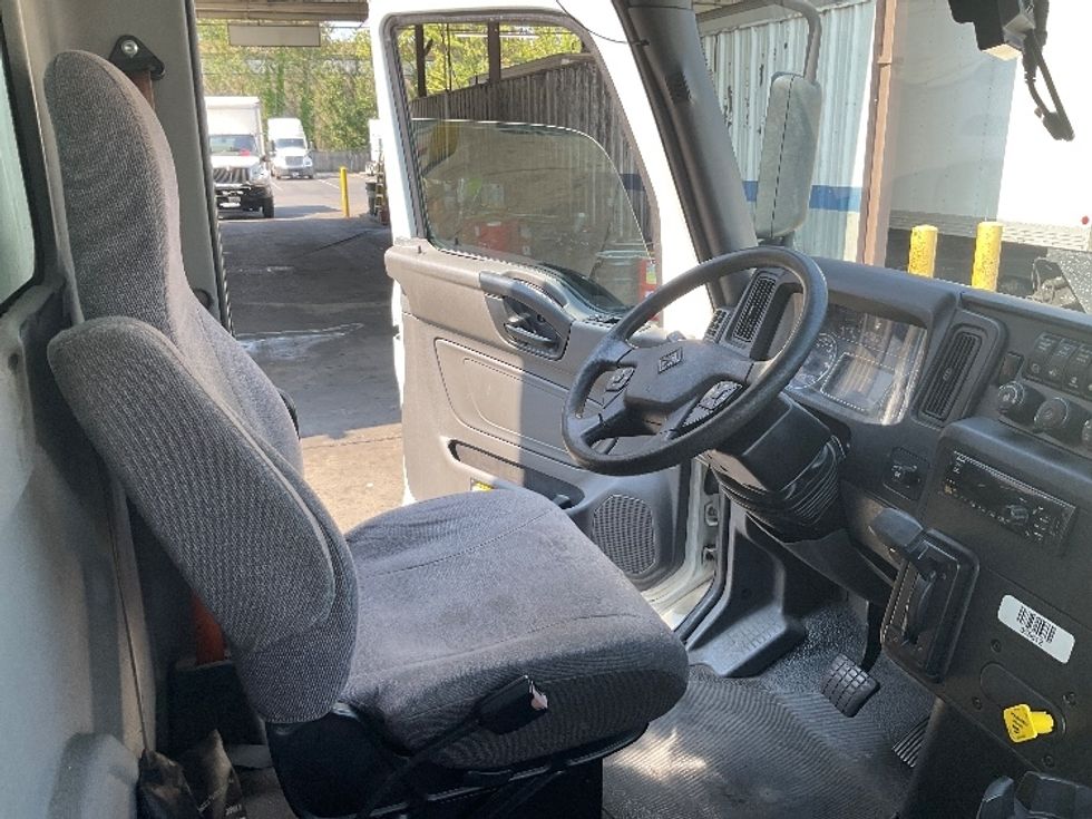 Medium Duty Box Truck-Light and Medium Duty Trucks-International-2020-MV607-Kent-WA-179,237\n\t\tmiles-$ 39,750 - Image 21