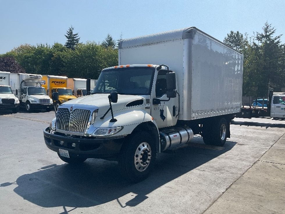 Medium Duty Box Truck-Light and Medium Duty Trucks-International-2020-MV607-Kent-WA-179,237\n\t\tmiles-$ 39,750 - Image 3