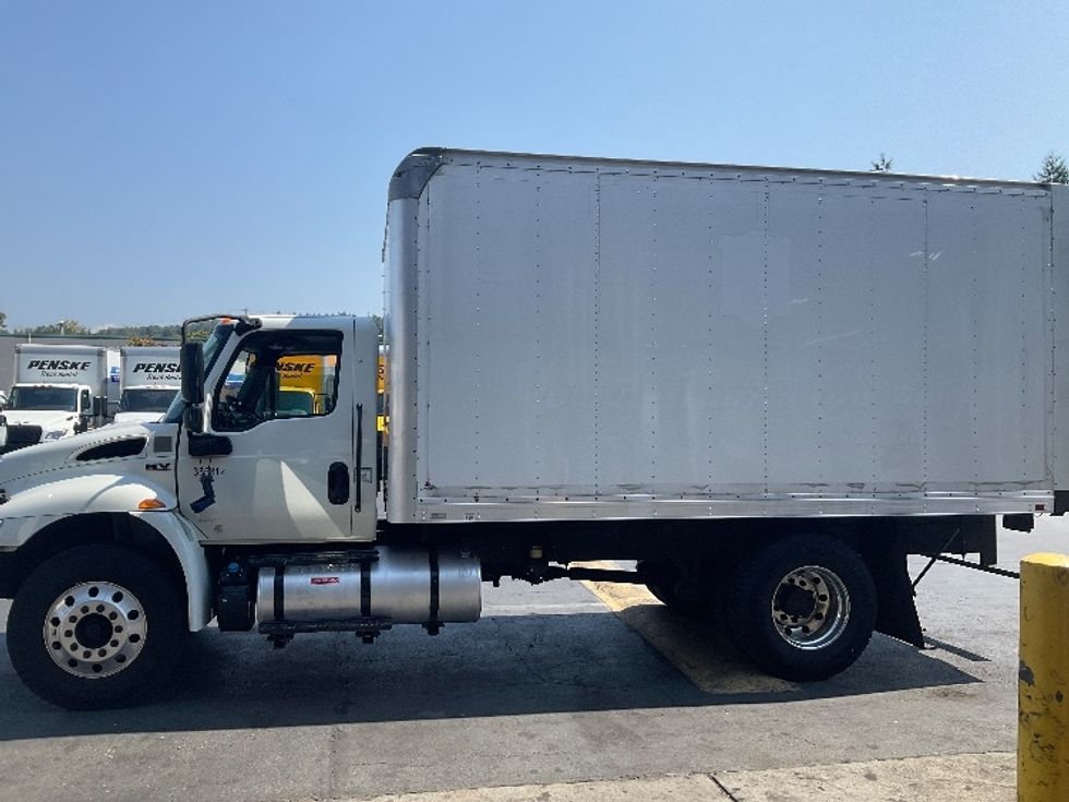 Medium Duty Box Truck-Light and Medium Duty Trucks-International-2020-MV607-Kent-WA-179,237\n\t\tmiles-$ 39,750 - Image 4