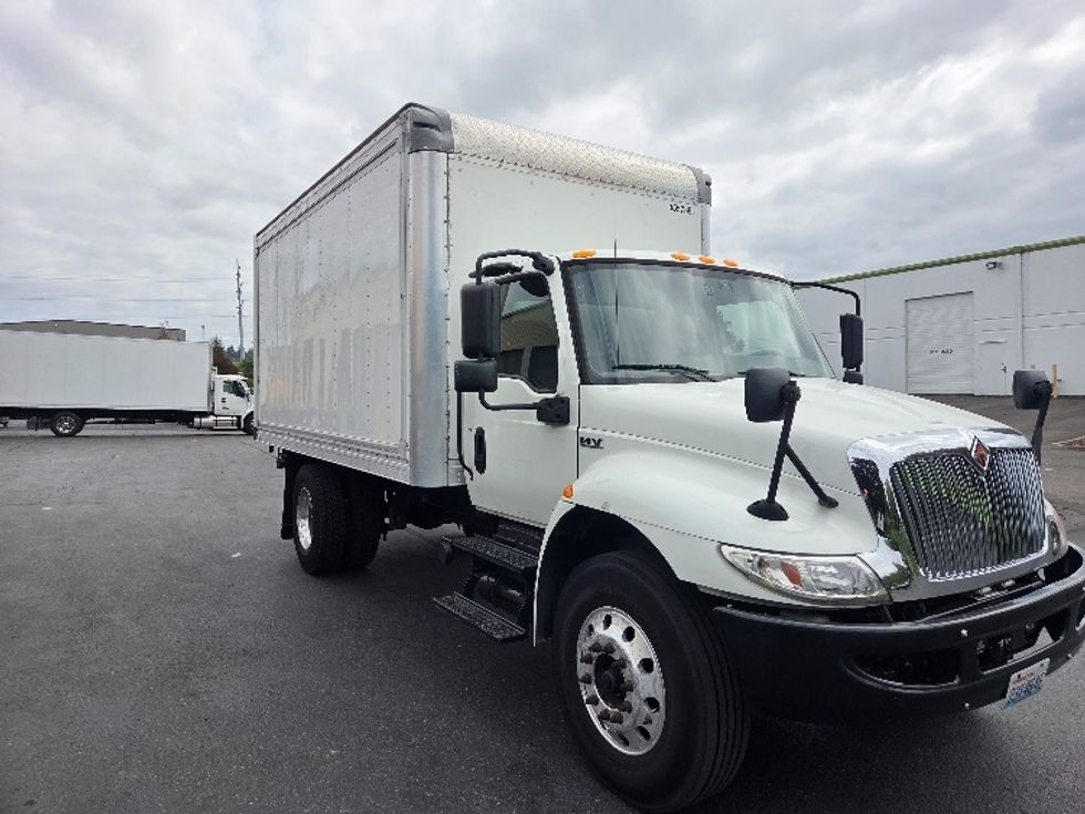 Medium Duty Box Truck-Light and Medium Duty Trucks-International-2020-MV607-Kent-WA-196,726\n\t\tmiles-$ 37,500 - Image 1