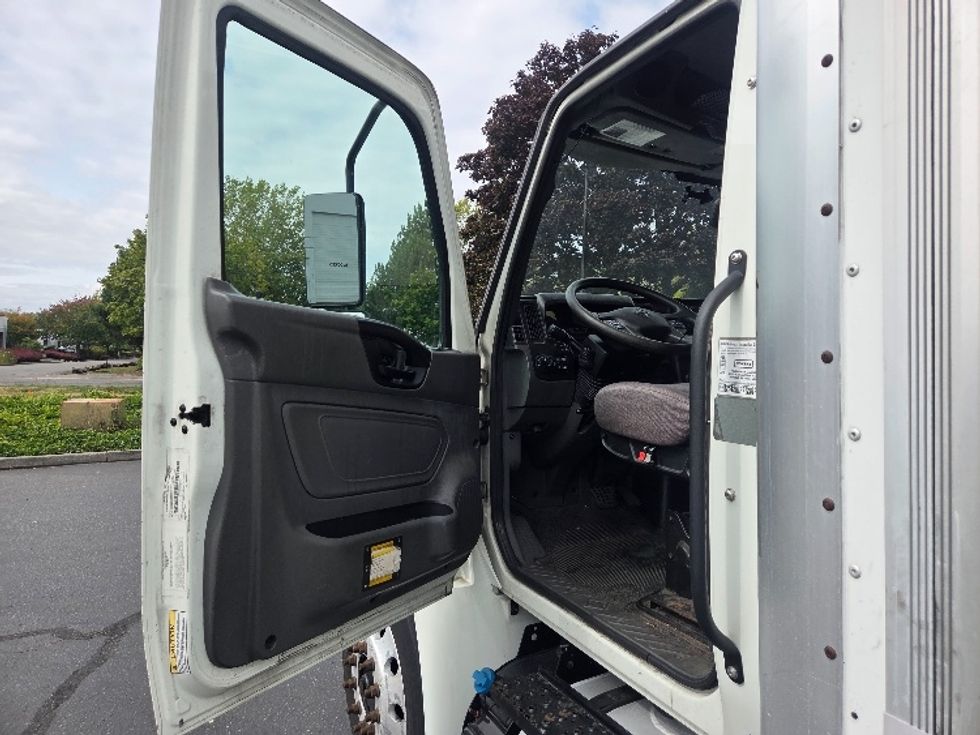Medium Duty Box Truck-Light and Medium Duty Trucks-International-2020-MV607-Kent-WA-196,726\n\t\tmiles-$ 37,500 - Image 16