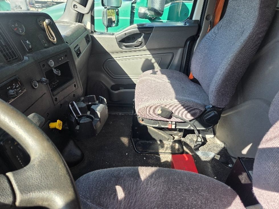 Medium Duty Box Truck-Light and Medium Duty Trucks-International-2020-MV607-Kent-WA-196,726\n\t\tmiles-$ 37,500 - Image 18
