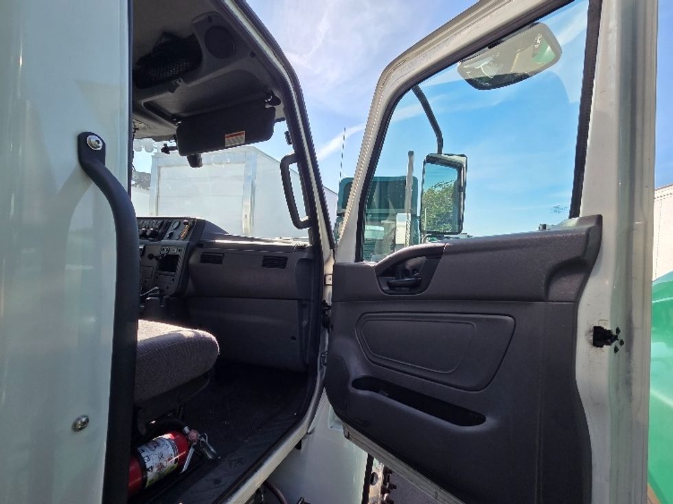 Medium Duty Box Truck-Light and Medium Duty Trucks-International-2020-MV607-Kent-WA-196,726\n\t\tmiles-$ 37,500 - Image 19