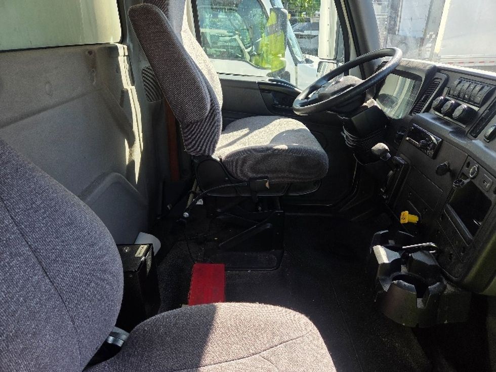 Medium Duty Box Truck-Light and Medium Duty Trucks-International-2020-MV607-Kent-WA-196,726\n\t\tmiles-$ 37,500 - Image 21