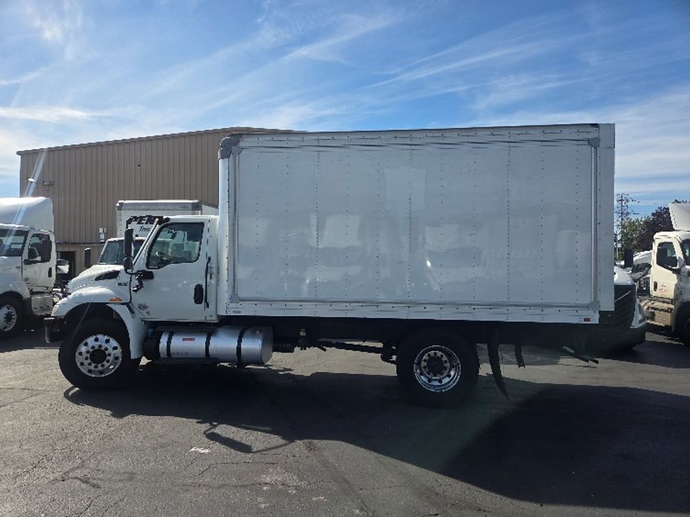 Medium Duty Box Truck-Light and Medium Duty Trucks-International-2020-MV607-Kent-WA-196,726\n\t\tmiles-$ 37,500 - Image 4