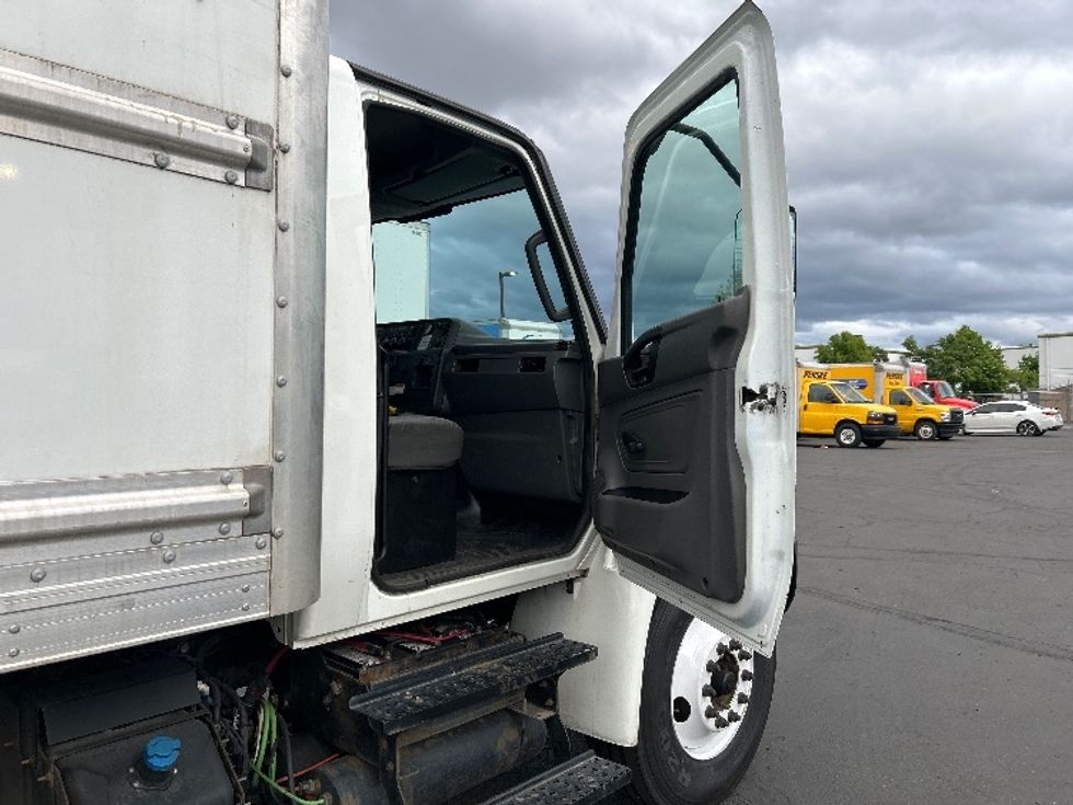 Medium Duty Box Truck-Light and Medium Duty Trucks-International-2020-MV607-Kent-WA-210,154\n\t\tmiles-$ 45,750 - Image 19