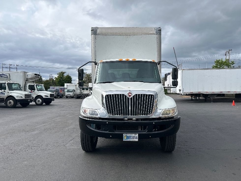 Medium Duty Box Truck-Light and Medium Duty Trucks-International-2020-MV607-Kent-WA-210,154\n\t\tmiles-$ 45,750 - Image 2