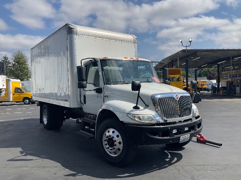 Medium Duty Box Truck-Light and Medium Duty Trucks-International-2020-MV607-Kent-WA-217,851\n\t\tmiles-$ 36,000 - Image 1