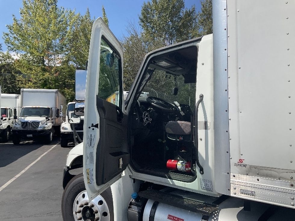 Medium Duty Box Truck-Light and Medium Duty Trucks-International-2020-MV607-Kent-WA-217,851\n\t\tmiles-$ 36,000 - Image 16